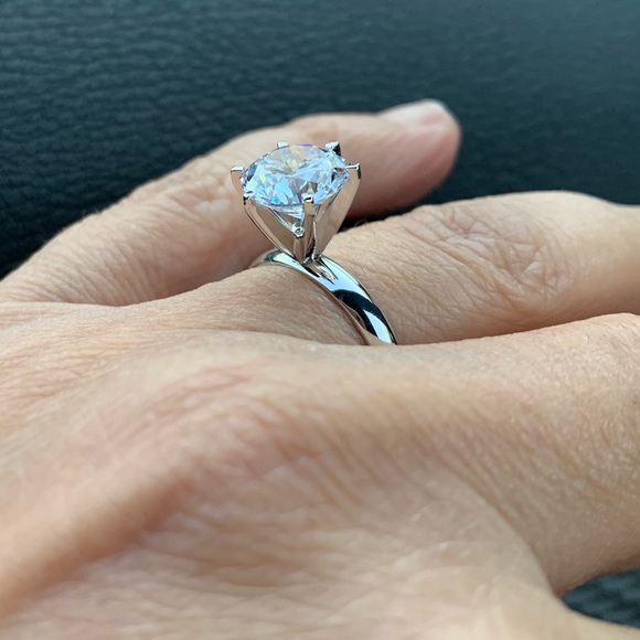 14k Solid Real white gold Engagement ring - Picture 2 of 8